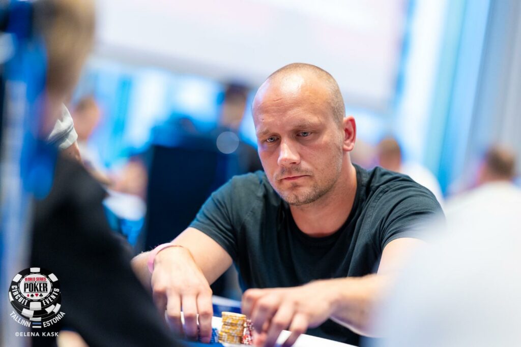 WSOPCTallinn2025€555NLH(Day2)ToniNiinivaara(1)