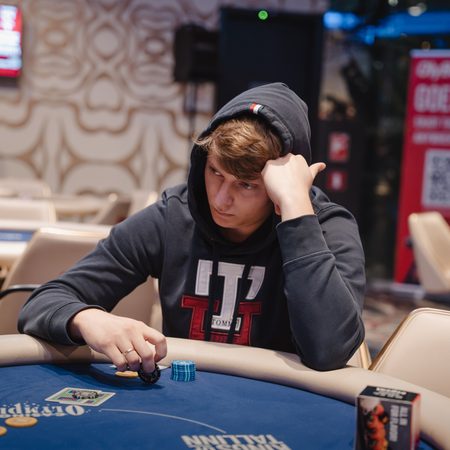 Zarovs Leads €1,100 Main Event as Majidi Takes €200 PLO4/5 Trophy
