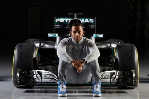 Lewis Hamilton Plays $10