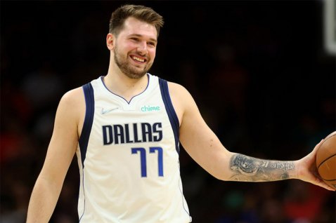 Luka Dončić Played Cards During NBA Halftime