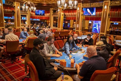 Most Las Vegas Poker Rooms Remove Plexiglass