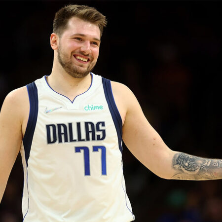 Luka Dončić Played Cards During NBA Halftime