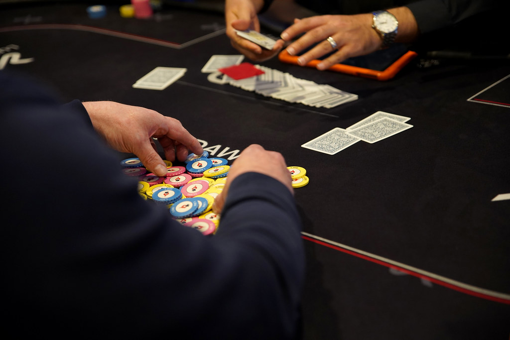 Chips trading owners during the 2025 Hendon Mob Championship Nottingham.