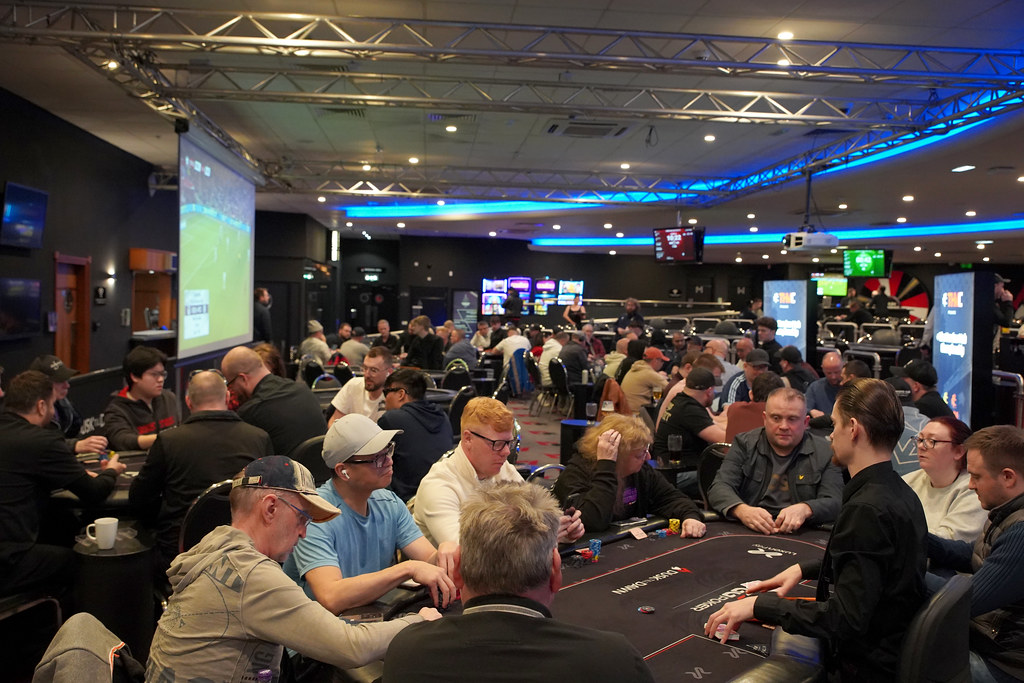 Lots of action during the £280 Hendon Mob Championship Nottingham.